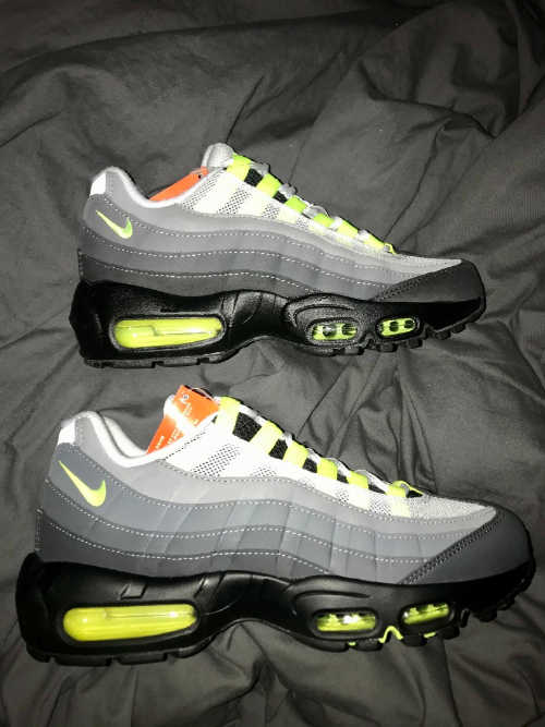 나이키 에어맥스 95 OG 네온 옐로우 2020 CZ0910-001 photo review