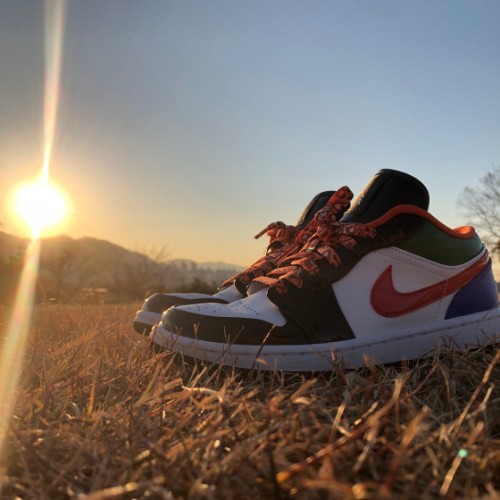 조던 1 로우 SE 멀티컬러 블랙토 CZ4776-101 photo review