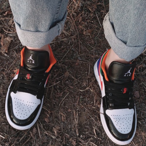 조던 1 로우 SE 멀티컬러 블랙토 CZ4776-101 photo review