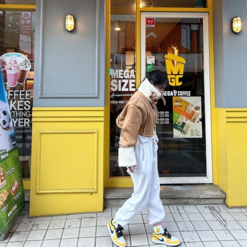 조던 1 로우 SE 레이저 오렌지 CZ4776-107 photo review