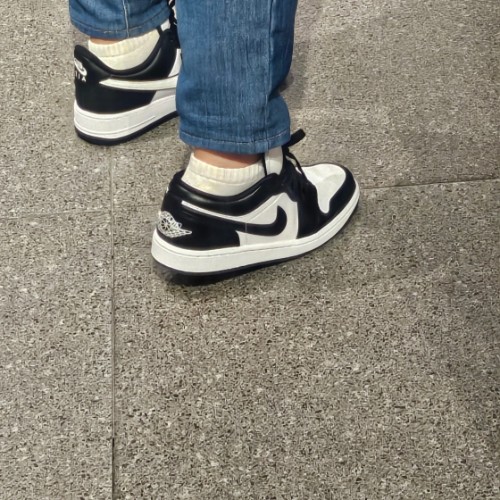 조던 1 로우 블랙 앤 화이트 DC0774-101 photo review