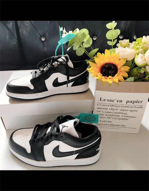 조던 1 로우 블랙 앤 화이트 DC0774-101 photo review