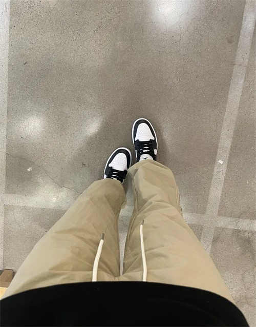 조던 1 로우 블랙 앤 화이트 DC0774-101 photo review