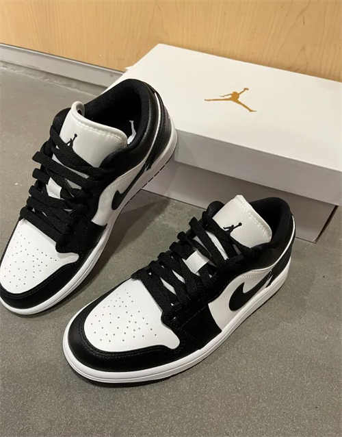 조던 1 로우 블랙 앤 화이트 DC0774-101 photo review