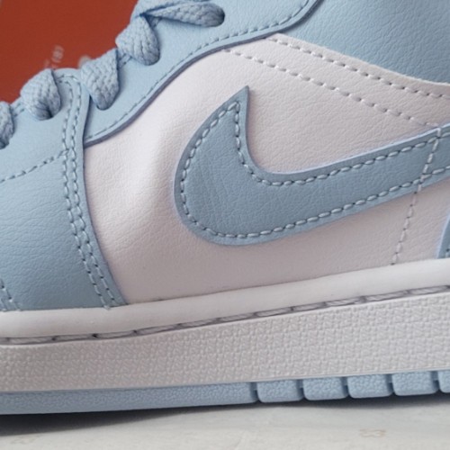조던 1 로우 화이트 아이스 블루 DC0774-141 photo review