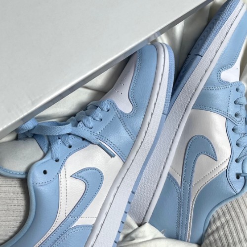 조던 1 로우 화이트 아이스 블루 DC0774-141 photo review