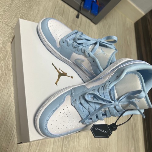 조던 1 로우 화이트 아이스 블루 DC0774-141 photo review