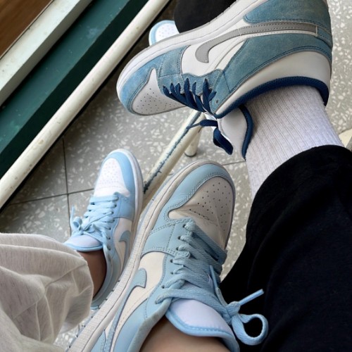 조던 1 로우 화이트 아이스 블루 DC0774-141 photo review