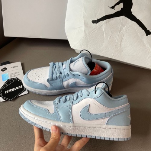 조던 1 로우 화이트 아이스 블루 DC0774-141 photo review