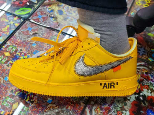 나이키 x 오프화이트 에어포스 1 '07 유니버시티 골드 DD1876-700 photo review