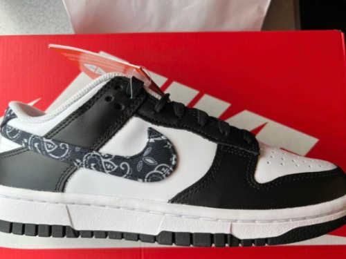 나이키 덩크 로우 에센셜 블랙 페이즐리 DH4401-100 photo review