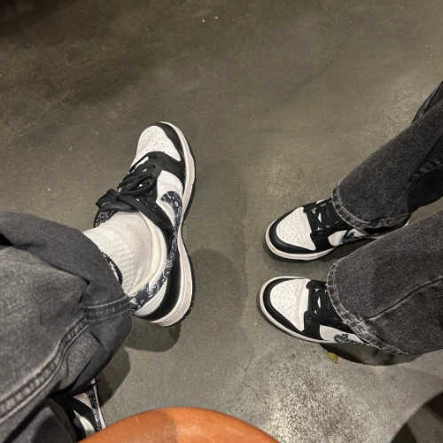 나이키 덩크 로우 에센셜 블랙 페이즐리 DH4401-100 photo review