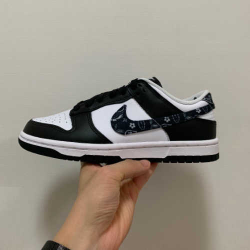 나이키 덩크 로우 에센셜 블랙 페이즐리 DH4401-100 photo review