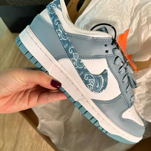 나이키 덩크 로우 에센셜 블루 페이즐리 DH4401-101 photo review