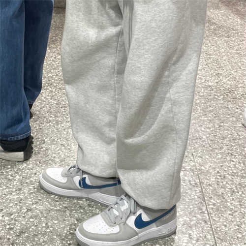 나이키 에어포스 1 LV8 애슬레틱 클럽 라이트 스모크 그레이 마리나 DH9597-001 photo review