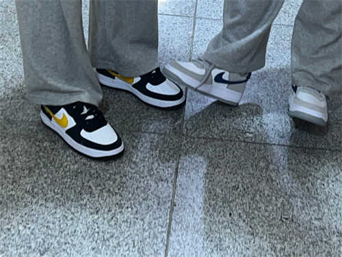 나이키 에어포스 1 LV8 애슬레틱 클럽 라이트 스모크 그레이 마리나 DH9597-001 photo review