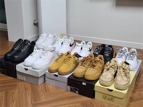 나이키 에어포스 1 '07 화이트 검 라이트 브라운 DJ2739-100 photo review