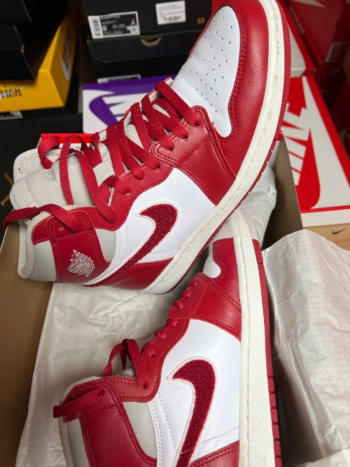 조던 1 레트로 하이 OG 바시티 레드 DJ4891-061 photo review