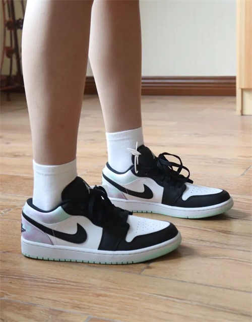 조던 1 로우 SE 화이트 블랙 타이다이 DM1199-100 photo review