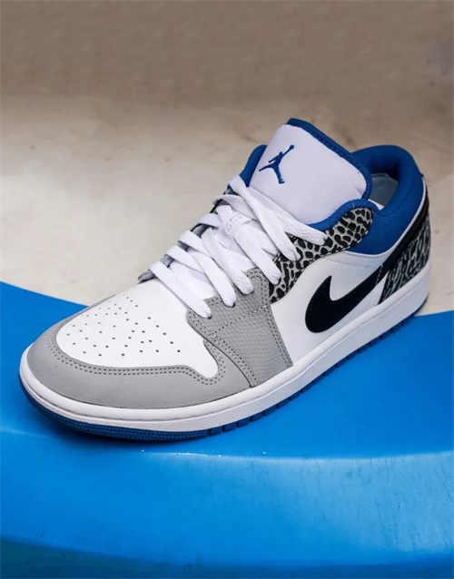 조던 1 로우 SE 화이트 블랙 타이다이 DM1199-100 photo review