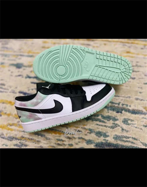 조던 1 로우 SE 화이트 블랙 타이다이 DM1199-100 photo review