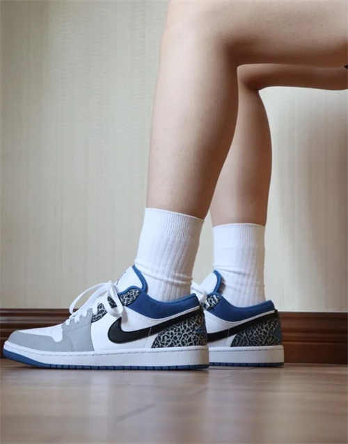 조던 1 로우 SE 화이트 블랙 타이다이 DM1199-100 photo review