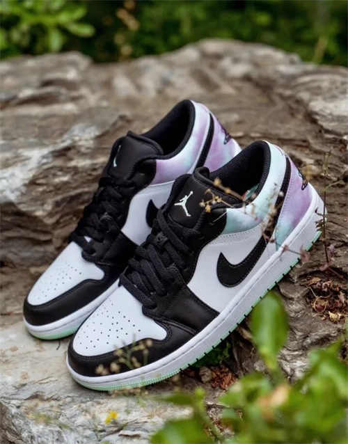 조던 1 로우 SE 화이트 블랙 타이다이 DM1199-100 photo review