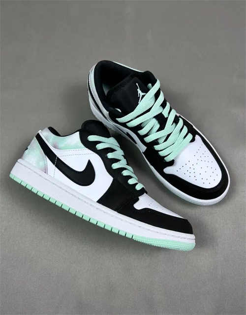 조던 1 로우 SE 화이트 블랙 타이다이 DM1199-100 photo review