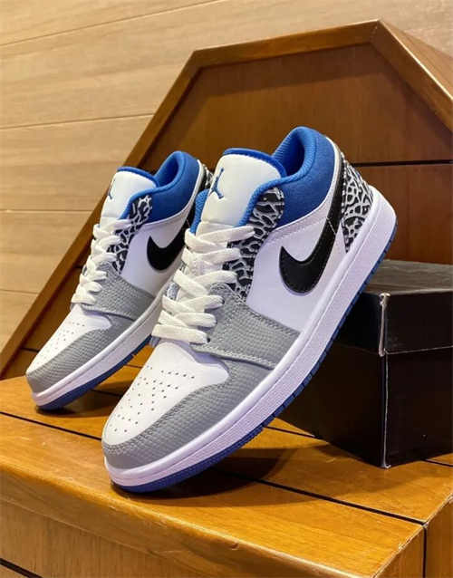 조던 1 로우 SE 화이트 블랙 타이다이 DM1199-100 photo review