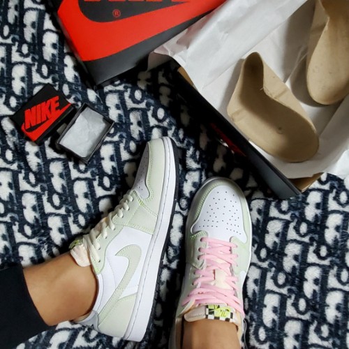 조던 1 로우 OG 고스트 그린 DM7837-103 photo review