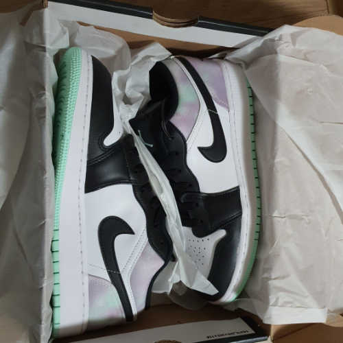 조던 1 로우 SE 화이트 블랙 타이다이 DQ2514-100 photo review