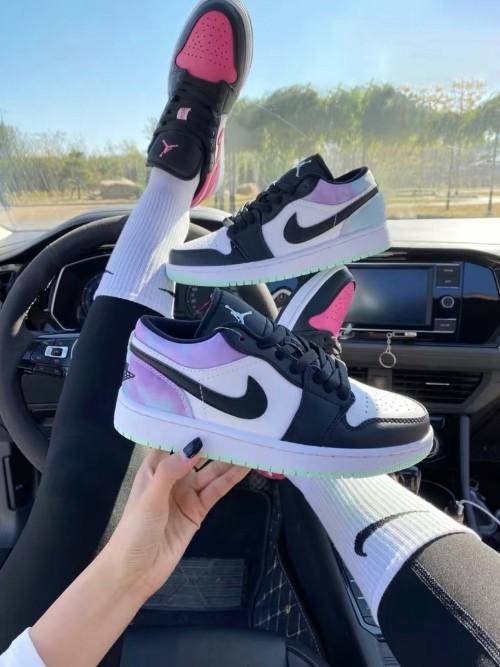 조던 1 로우 SE 화이트 블랙 타이다이 DQ2514-100 photo review