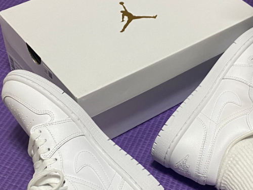 조던 1 로우 트리플 화이트 2022 DV0990-111 photo review