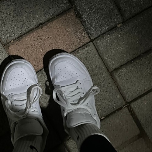 조던 1 로우 트리플 화이트 2022 DV0990-111 photo review