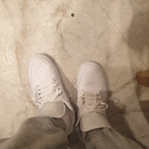 조던 1 로우 트리플 화이트 2022 DV0990-111 photo review