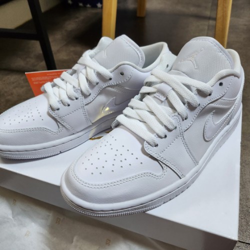 조던 1 로우 트리플 화이트 2022 DV0990-111 photo review