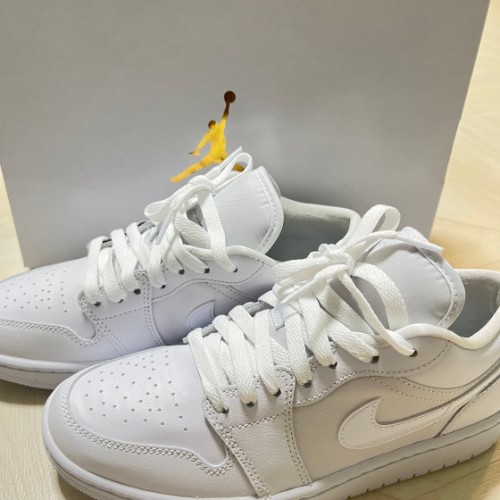 조던 1 로우 트리플 화이트 2022 DV0990-111 photo review