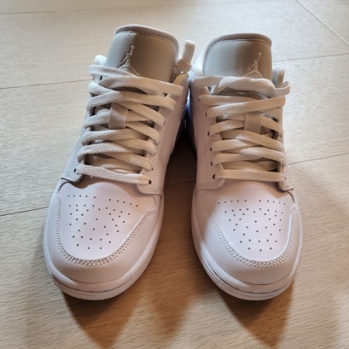 조던 1 로우 트리플 화이트 2022 DV0990-111 photo review