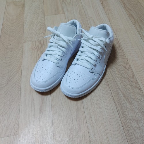 조던 1 로우 트리플 화이트 2022 DV0990-111 photo review