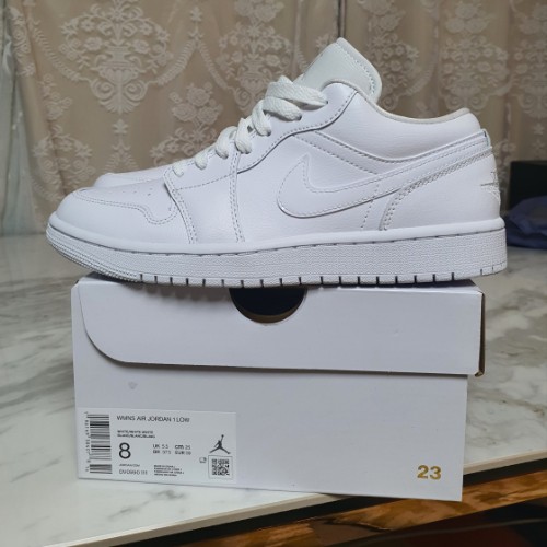 조던 1 로우 트리플 화이트 2022 DV0990-111 photo review