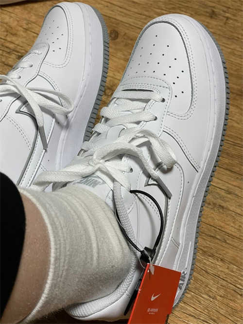 나이키 에어포스 1 화이트 울프 그레이 DX5805-100 photo review