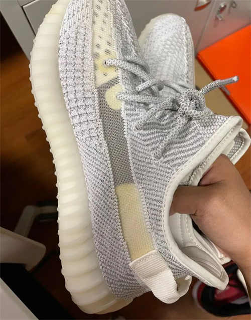 아디다스 이지 부스트 350 V2 스태틱 - 리플렉티브 EF2367 photo review