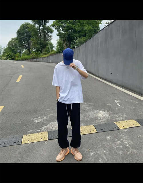 아디다스 이지 부스트 350 V2 클레이 EG7490 photo review