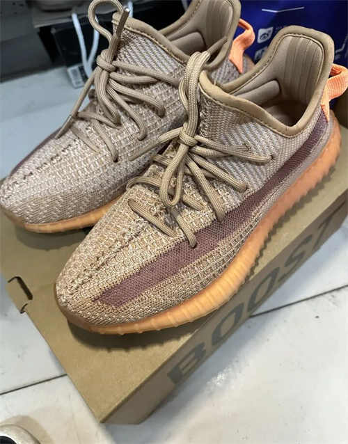 아디다스 이지 부스트 350 V2 클레이 EG7490 photo review