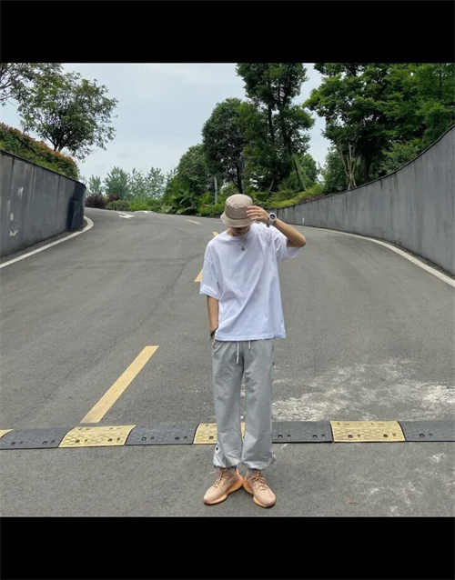 아디다스 이지 부스트 350 V2 클레이 EG7490 photo review