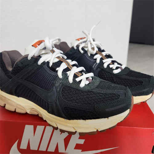 나이키 줌 보메로 5 블랙 FD0533-010 photo review