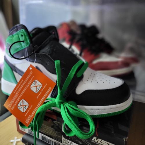 조던 1 레트로 하이 OG 블랙 앤 럭키 그린 FD1437-031 photo review