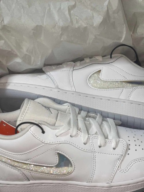 조던 1 로우 SE 화이트 아이스 블루 FQ9112-100 photo review