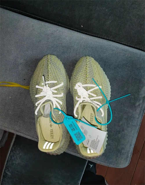 아디다스 이지 부스트 350 V2 안틀리아 - 논리플렉티브 FV3250 photo review