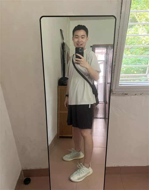 아디다스 이지 부스트 350 V2 클라우드 화이트 - 논리플렉티브 FW3043 photo review